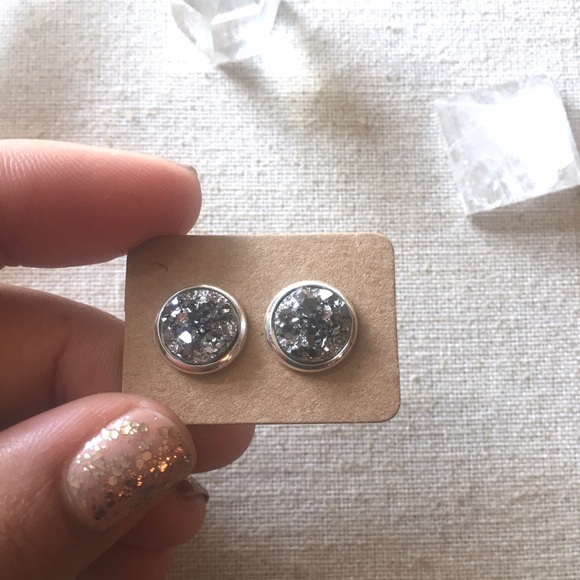2 pairs-Druzy stud earrings, silver and gunmetal - Picture 3 of 6